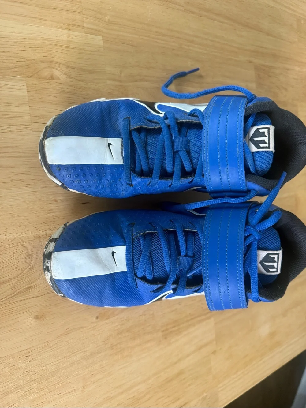 Nike Kids Blue and White Hook-and-Loop baseball cleats size 5